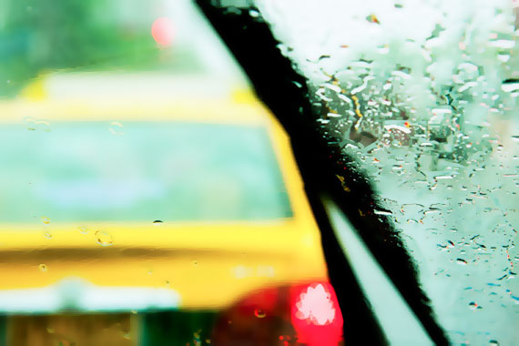 Потеют стекла в машине в дождь