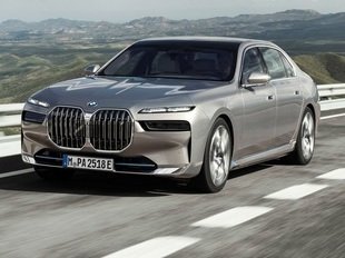 BMW анонсировала выпуск бронированного электроседана i7